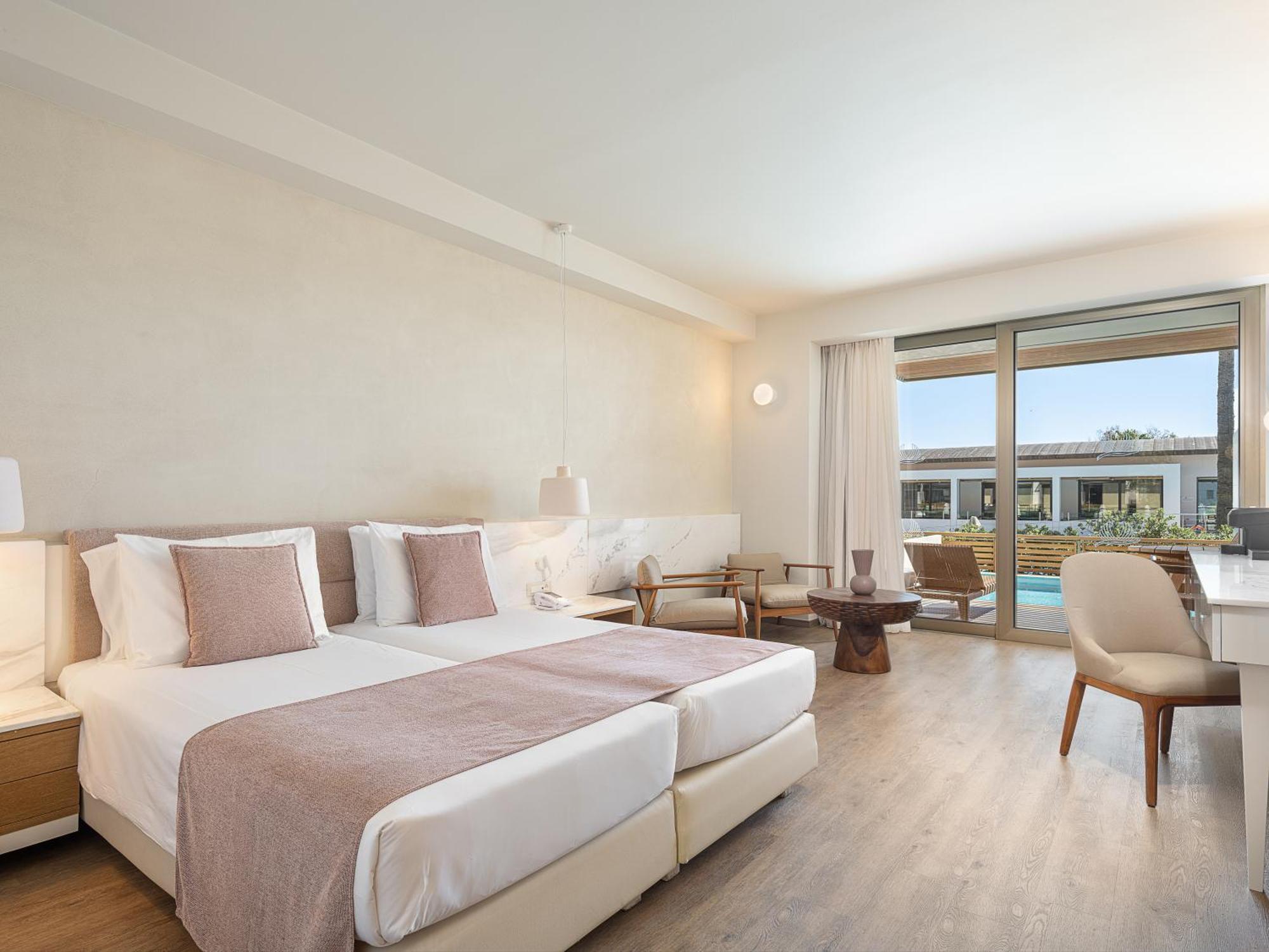 Avra Imperial Resort & Spa Отель