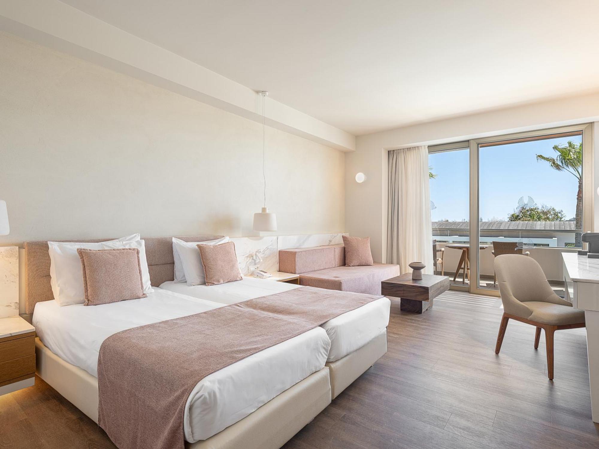 מלון Avra Imperial 5*